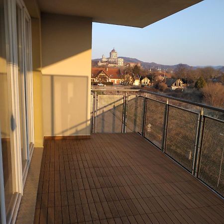Apartman One To One Štúrovo Exteriér fotografie