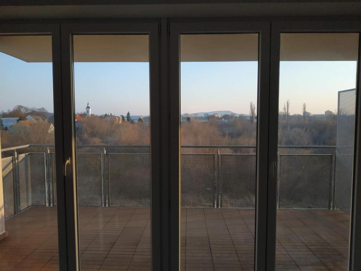 Apartman One To One Štúrovo Exteriér fotografie